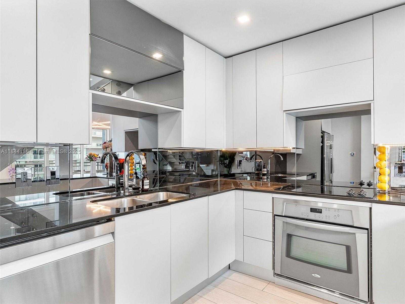 Small Image of Miami Number 8