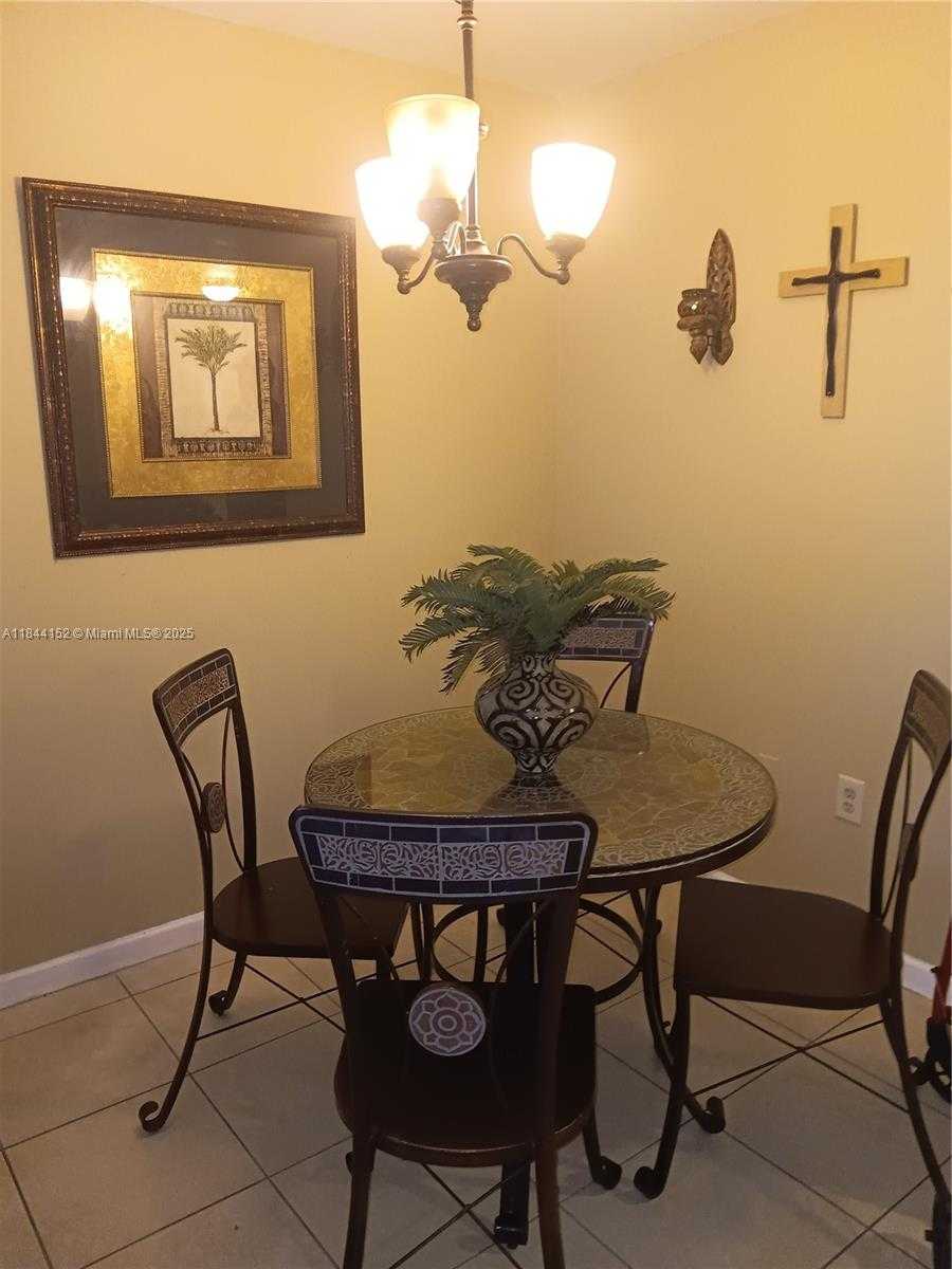 Small Image of 6801 HARDING AVE #518, Miami Beach Number 4