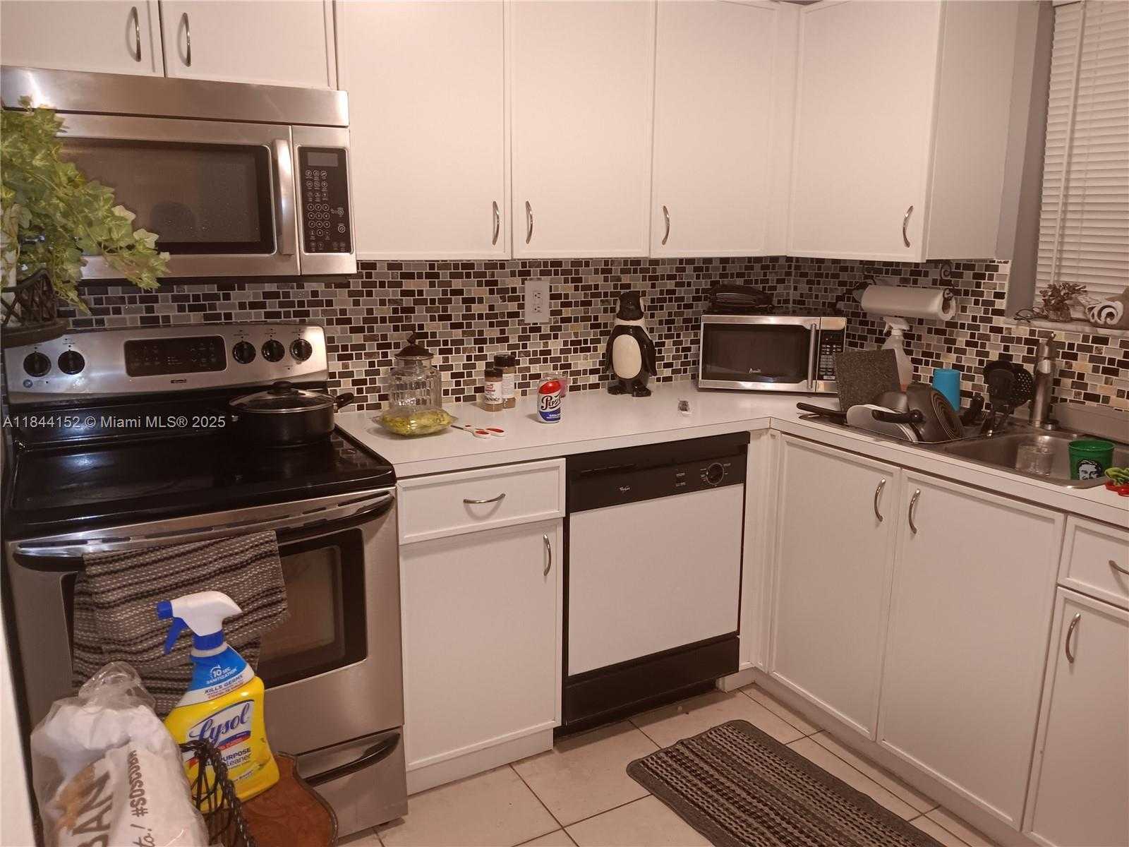 Small Image of 6801 HARDING AVE #518, Miami Beach Number 5