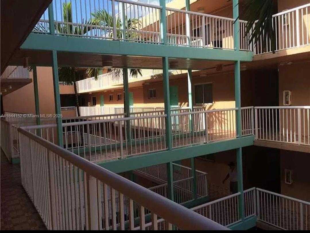 Small Image of 6801 HARDING AVE #518, Miami Beach Number 9