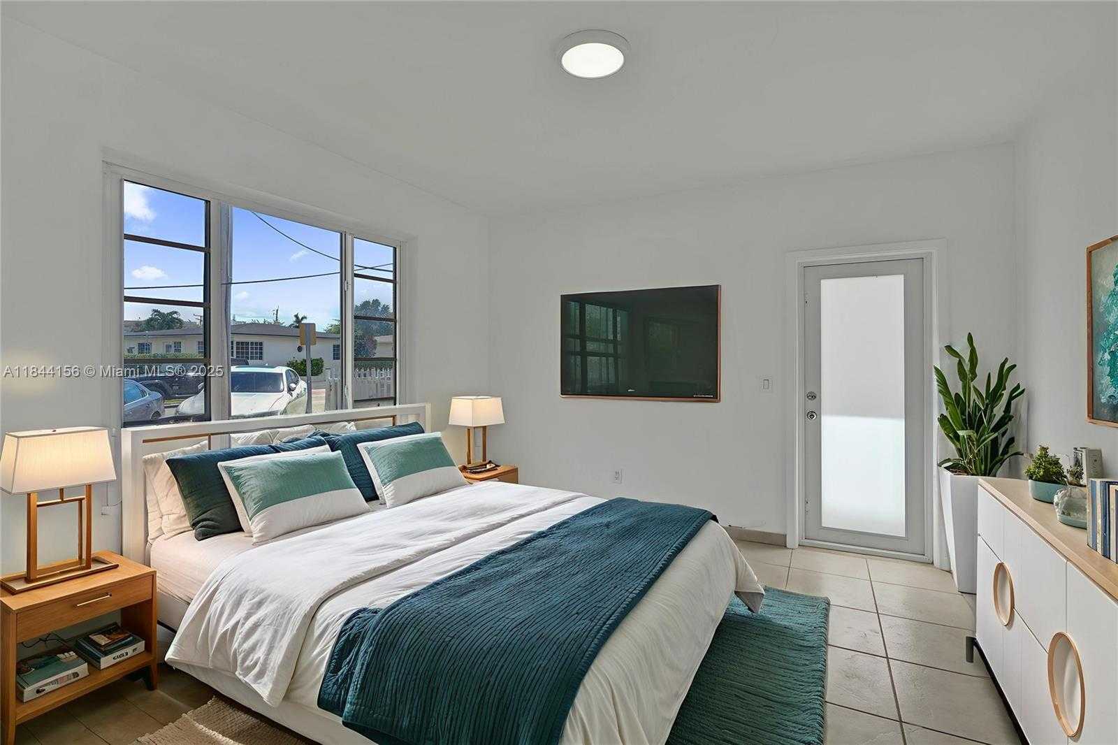 Small Image of 2160 BAY DR #1-1, Miami Beach Number 10