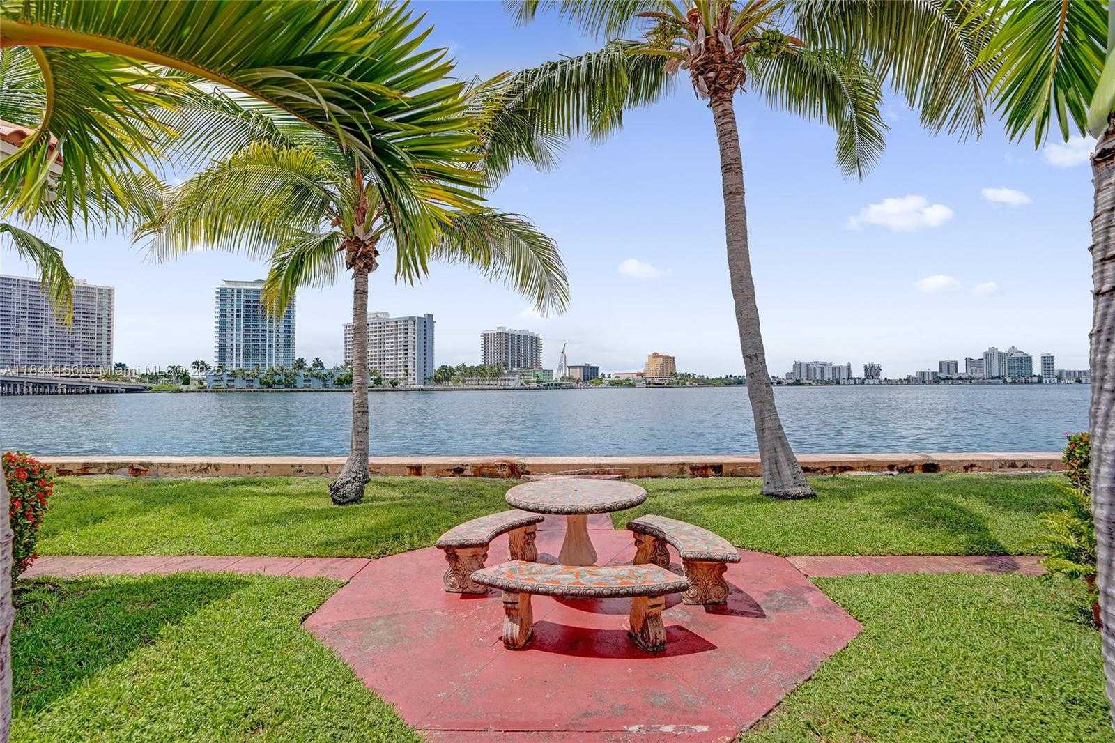 Small Image of 2160 BAY DR #1-1, Miami Beach Number 17