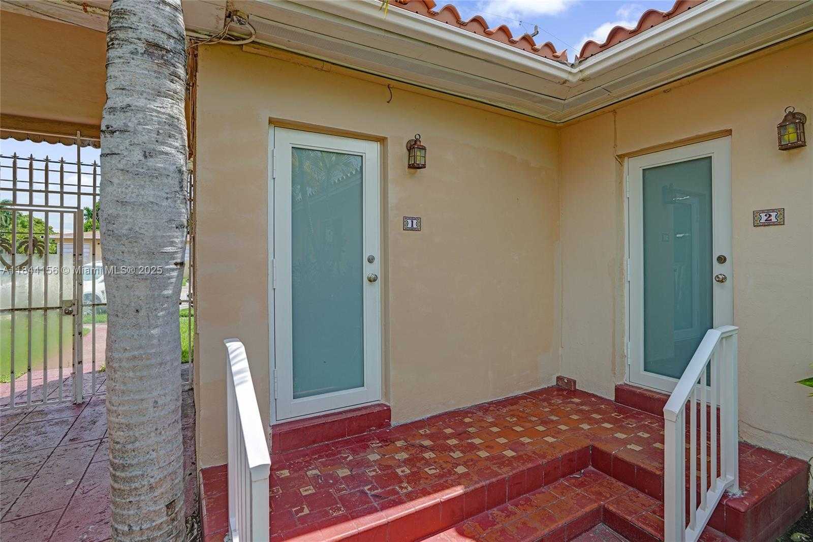 Small Image of 2160 BAY DR #1-1, Miami Beach Number 2