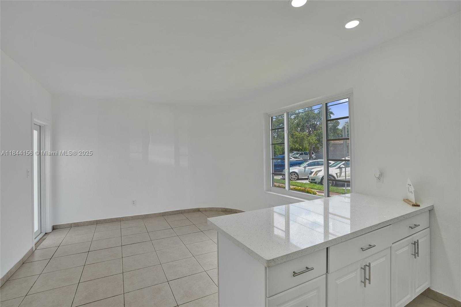 Small Image of 2160 BAY DR #1-1, Miami Beach Number 4
