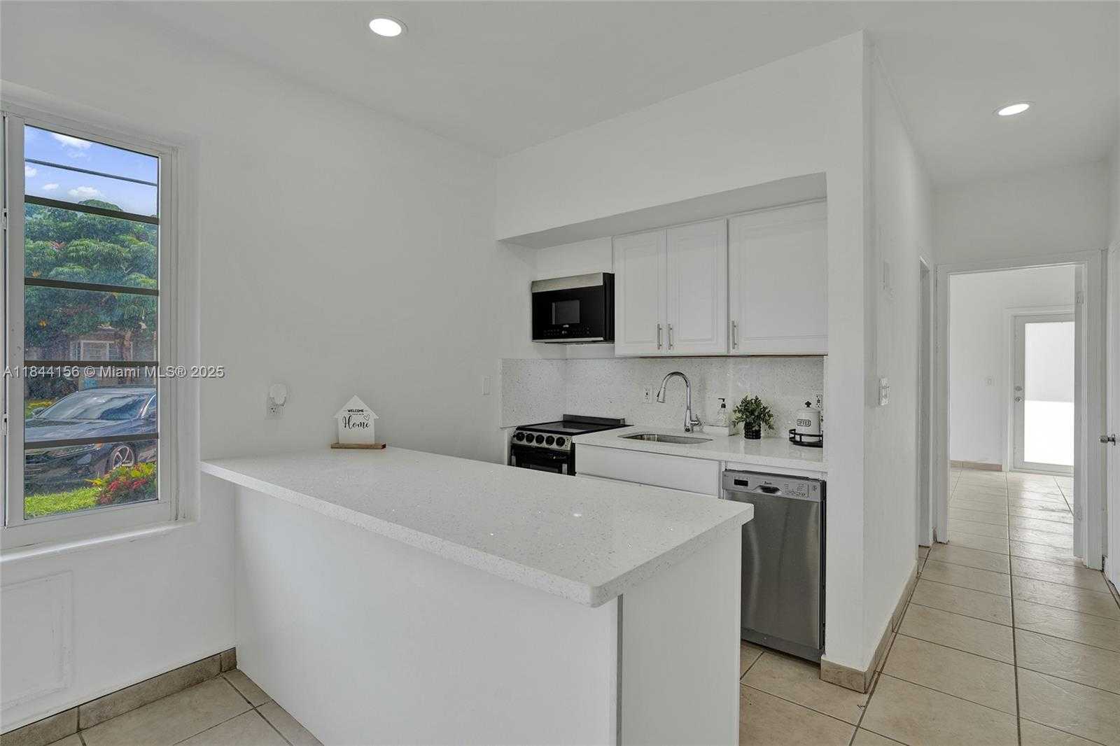 Small Image of 2160 BAY DR #1-1, Miami Beach Number 5