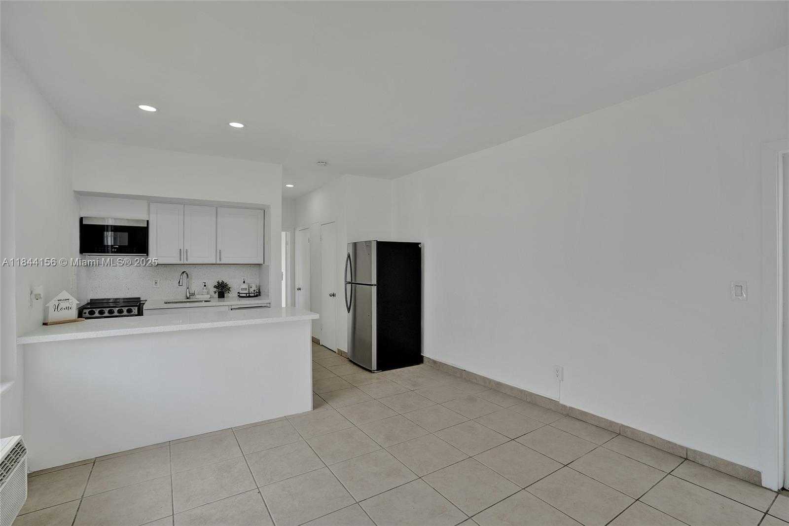 Small Image of 2160 BAY DR #1-1, Miami Beach Number 8