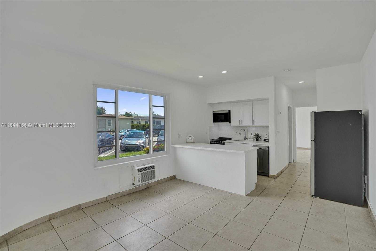 Small Image of 2160 BAY DR #1-1, Miami Beach Number 9
