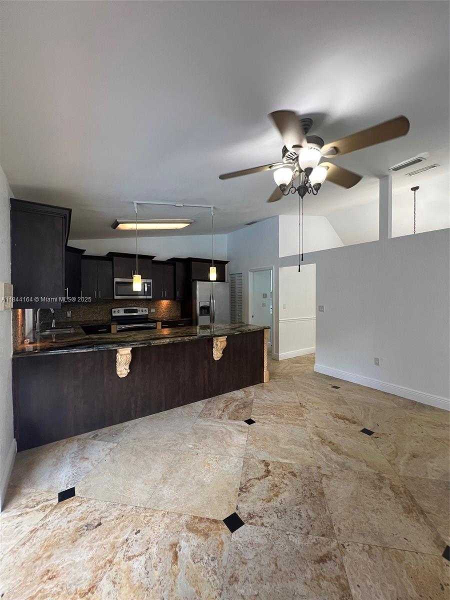 Small Image of 10511 SOUTH WEST 145TH CT, Miami Number 12