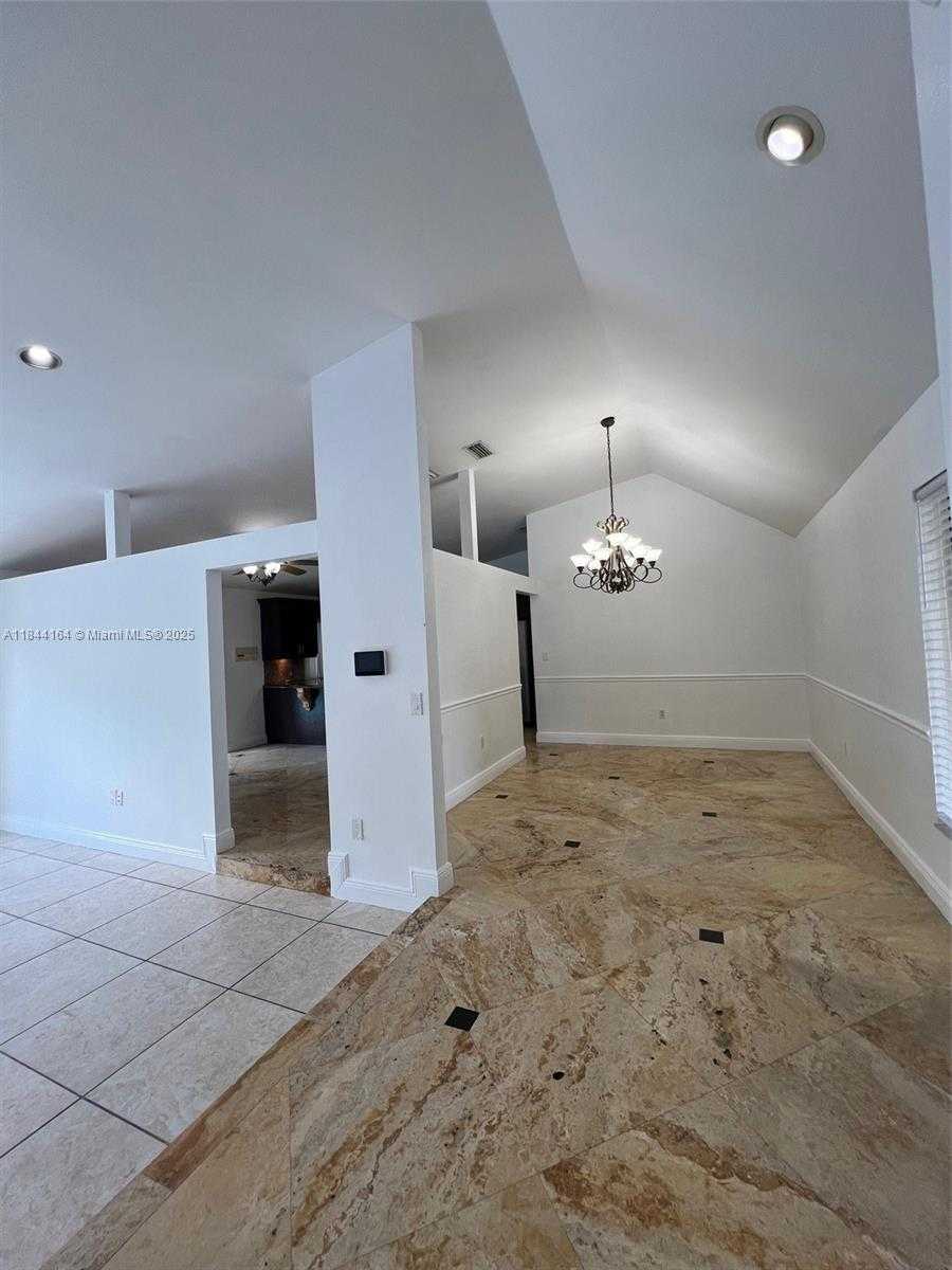Small Image of 10511 SOUTH WEST 145TH CT, Miami Number 13