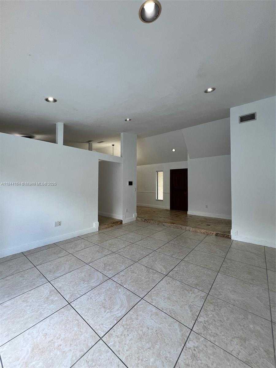 Small Image of 10511 SOUTH WEST 145TH CT, Miami Number 15