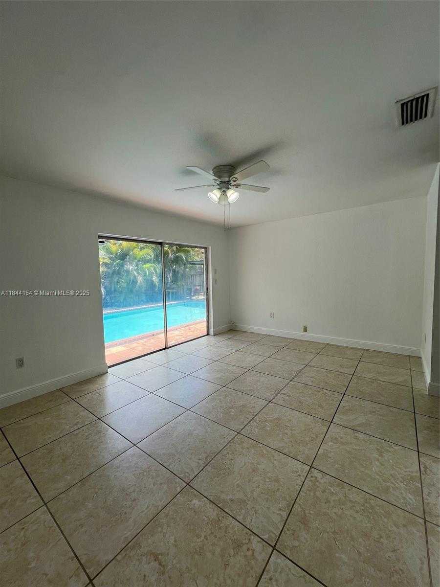 Small Image of 10511 SOUTH WEST 145TH CT, Miami Number 21