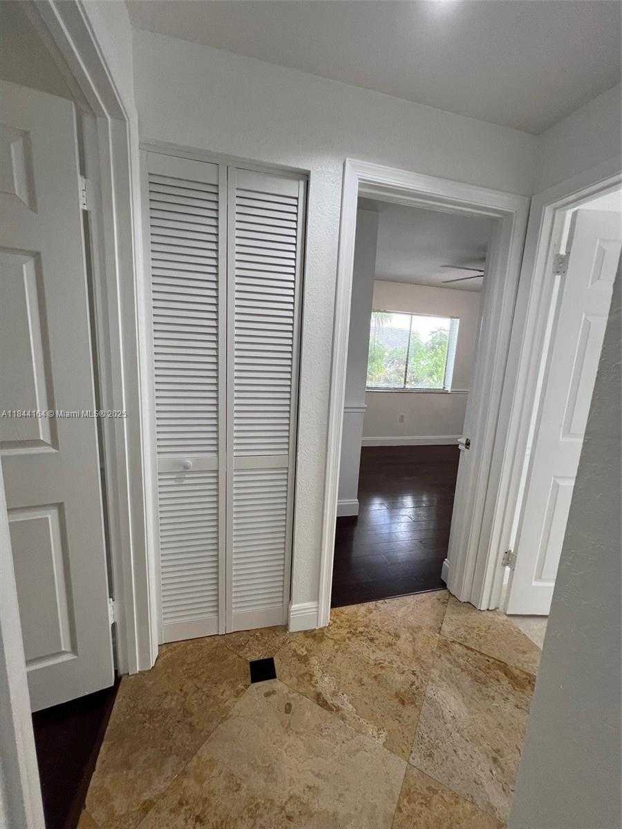 Small Image of 10511 SOUTH WEST 145TH CT, Miami Number 26