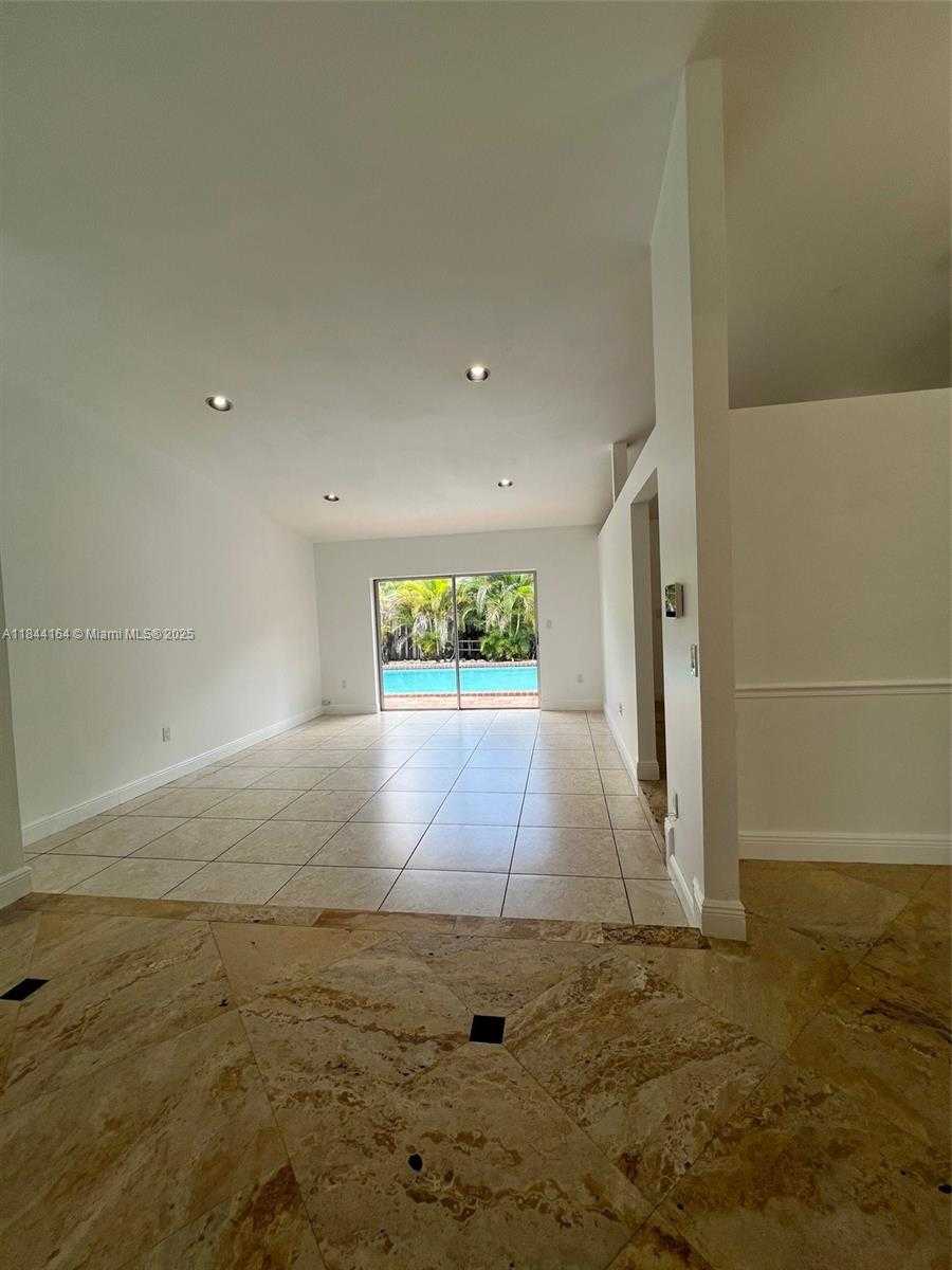 Small Image of 10511 SOUTH WEST 145TH CT, Miami Number 3