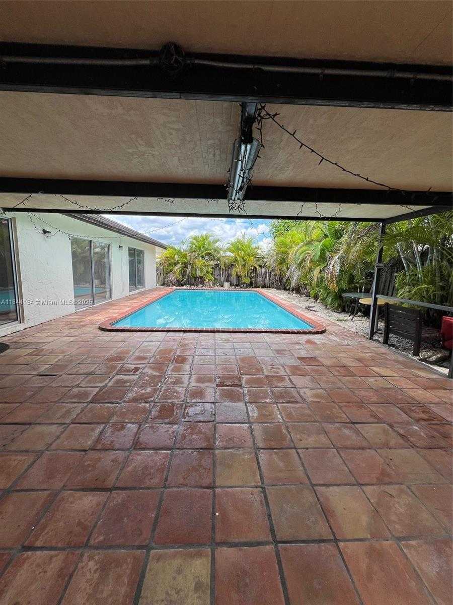 Small Image of 10511 SOUTH WEST 145TH CT, Miami Number 37