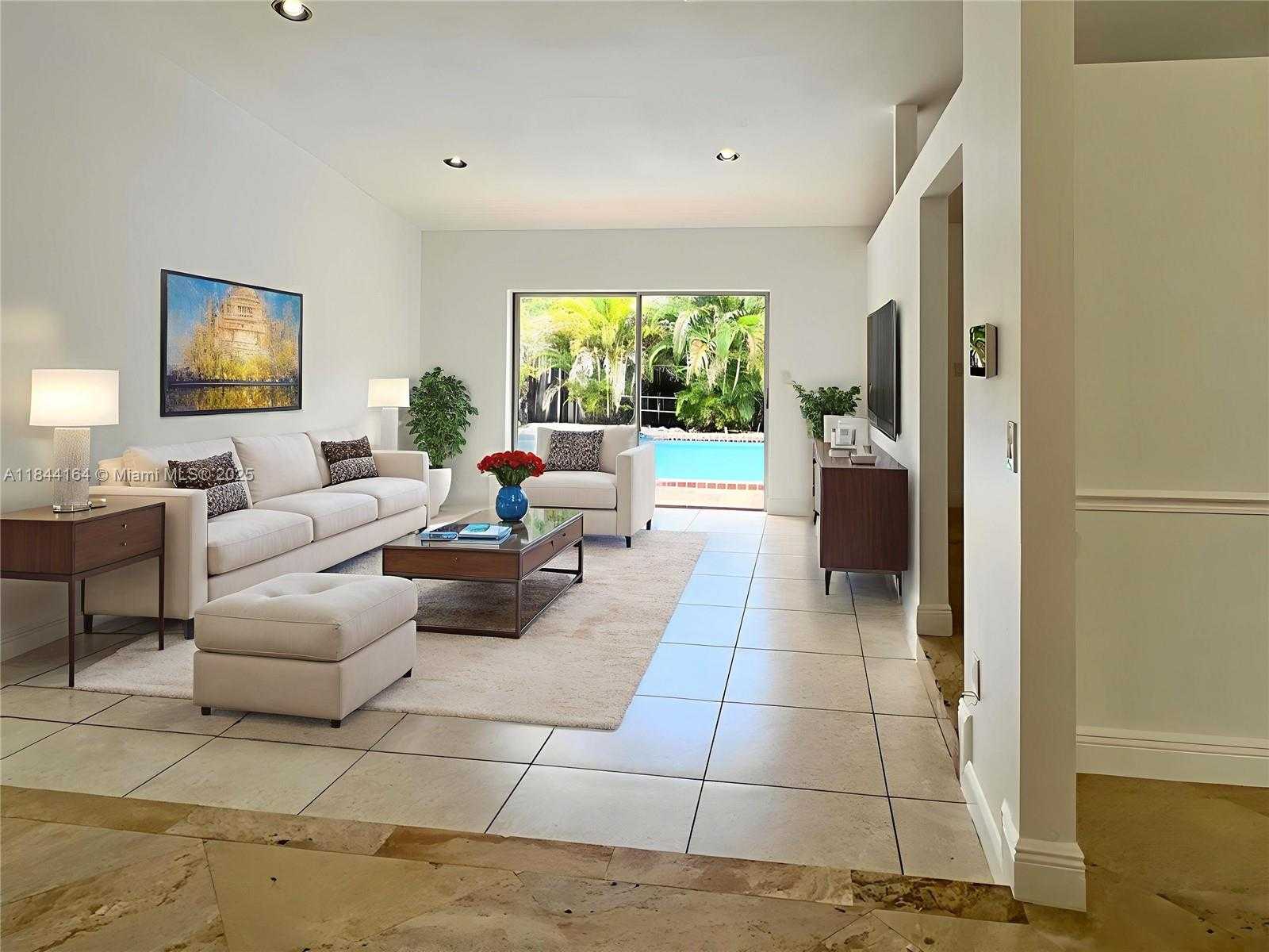 Small Image of 10511 SOUTH WEST 145TH CT, Miami Number 4