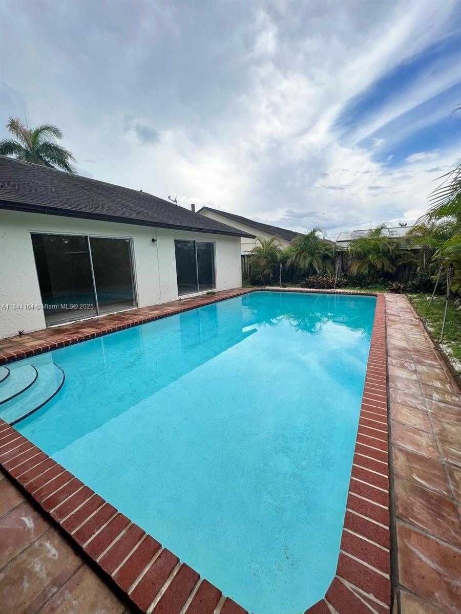 Small Image of 10511 SOUTH WEST 145TH CT, Miami Number 40