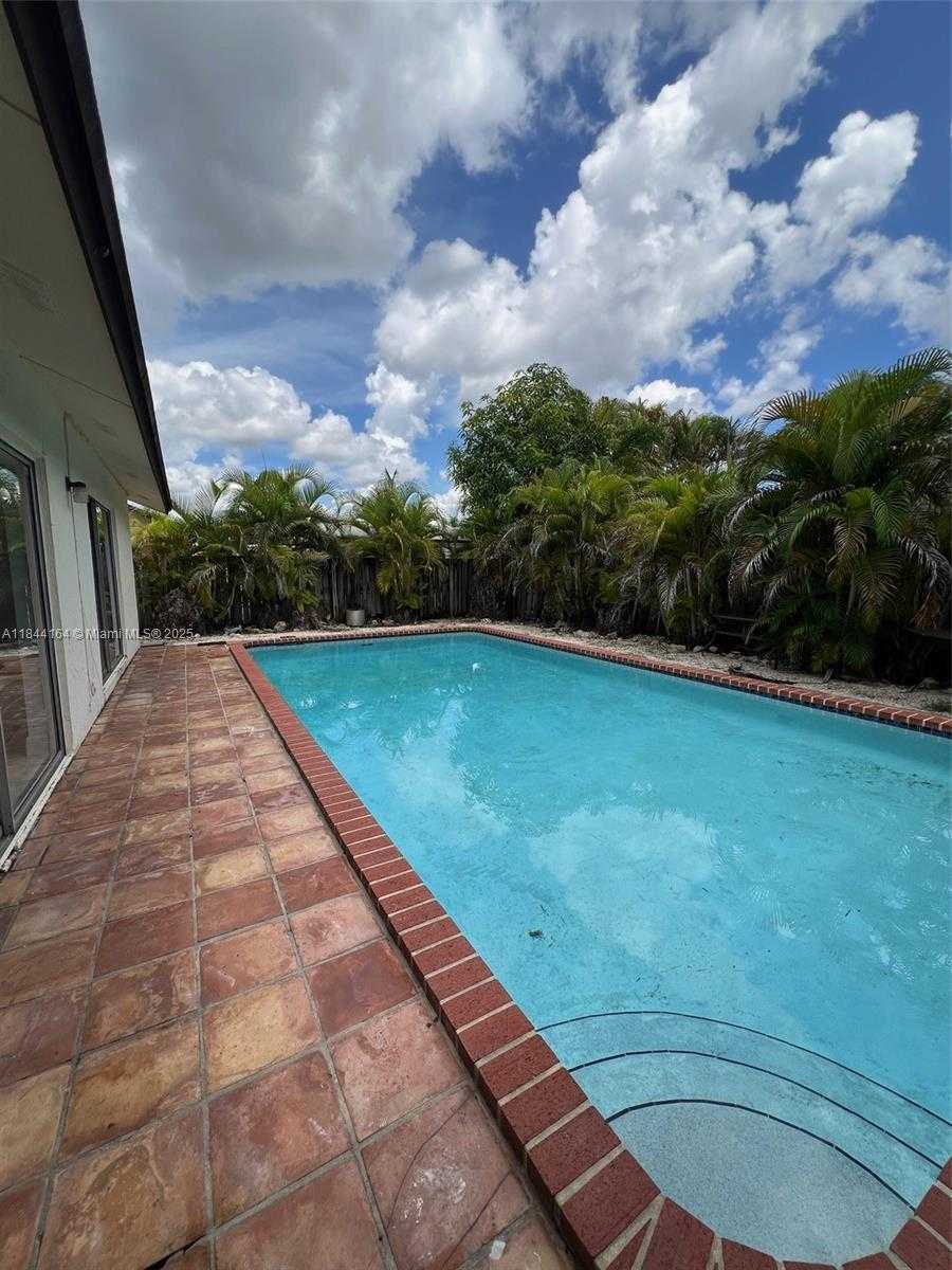 Small Image of 10511 SOUTH WEST 145TH CT, Miami Number 41