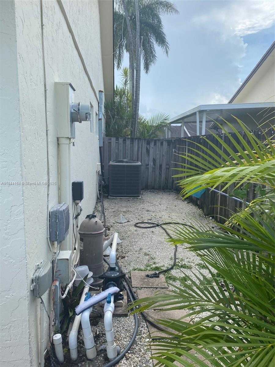 Small Image of 10511 SOUTH WEST 145TH CT, Miami Number 42