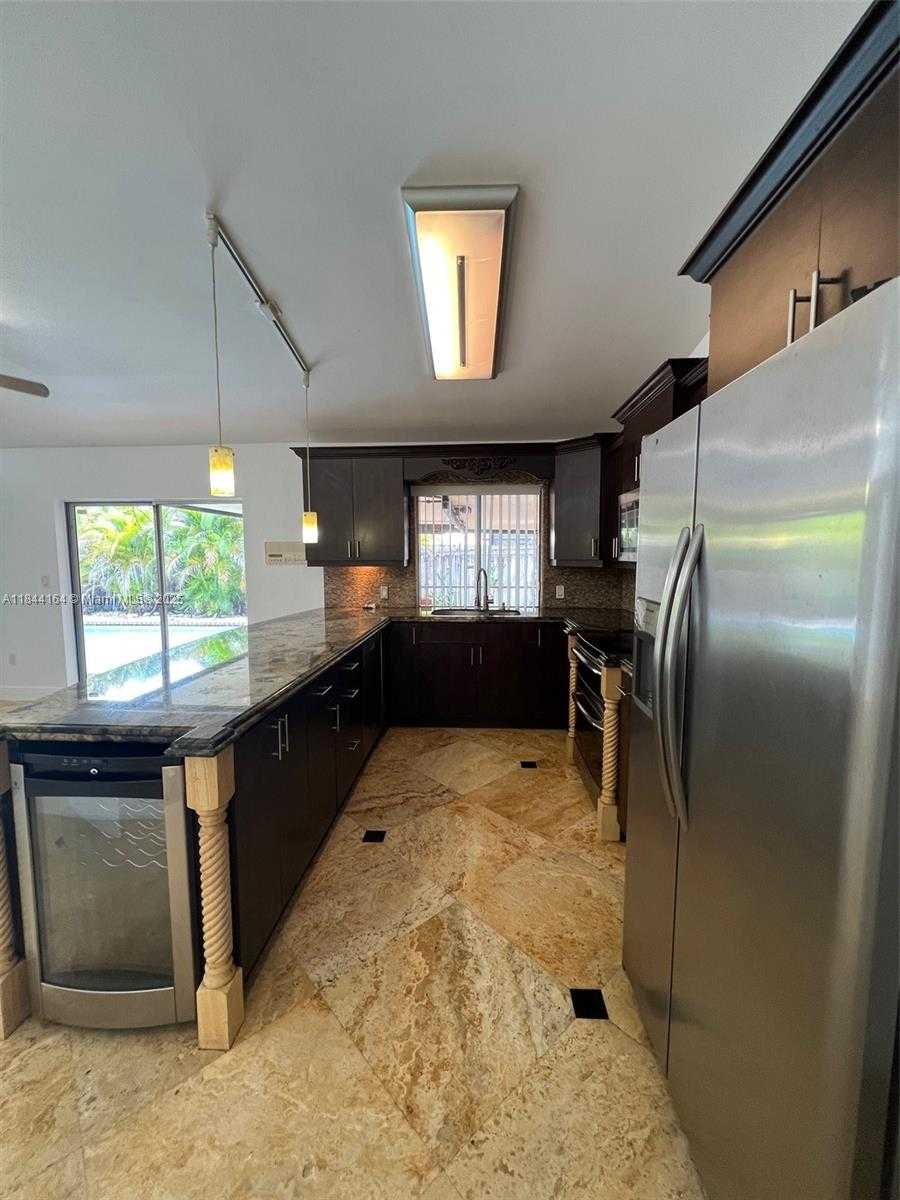 Small Image of 10511 SOUTH WEST 145TH CT, Miami Number 6