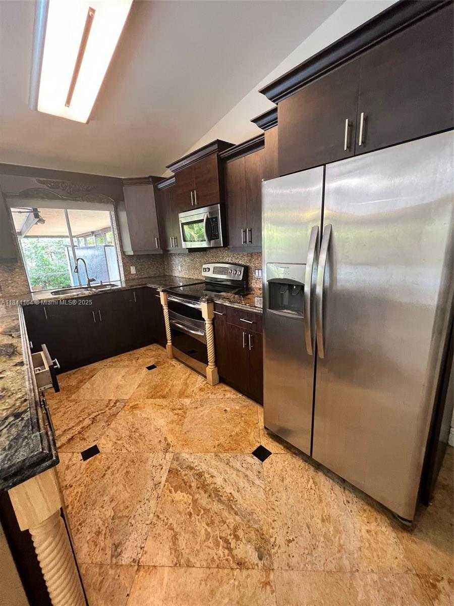 Small Image of 10511 SOUTH WEST 145TH CT, Miami Number 7