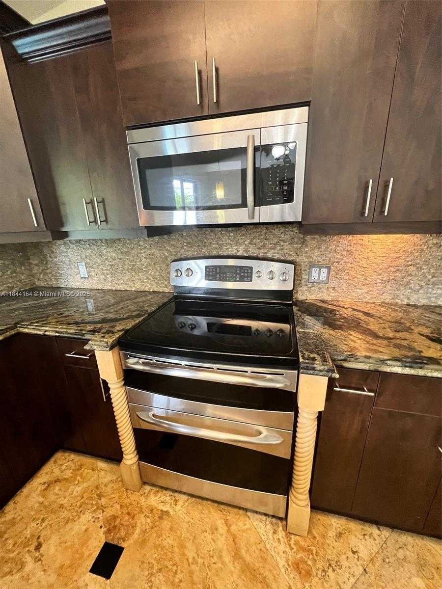 Small Image of 10511 SOUTH WEST 145TH CT, Miami Number 8