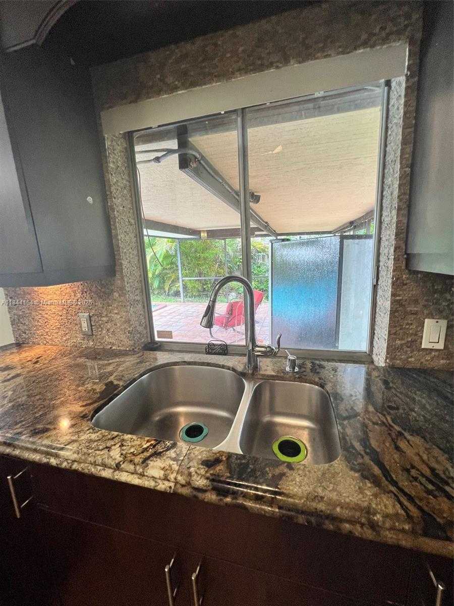 Small Image of 10511 SOUTH WEST 145TH CT, Miami Number 9