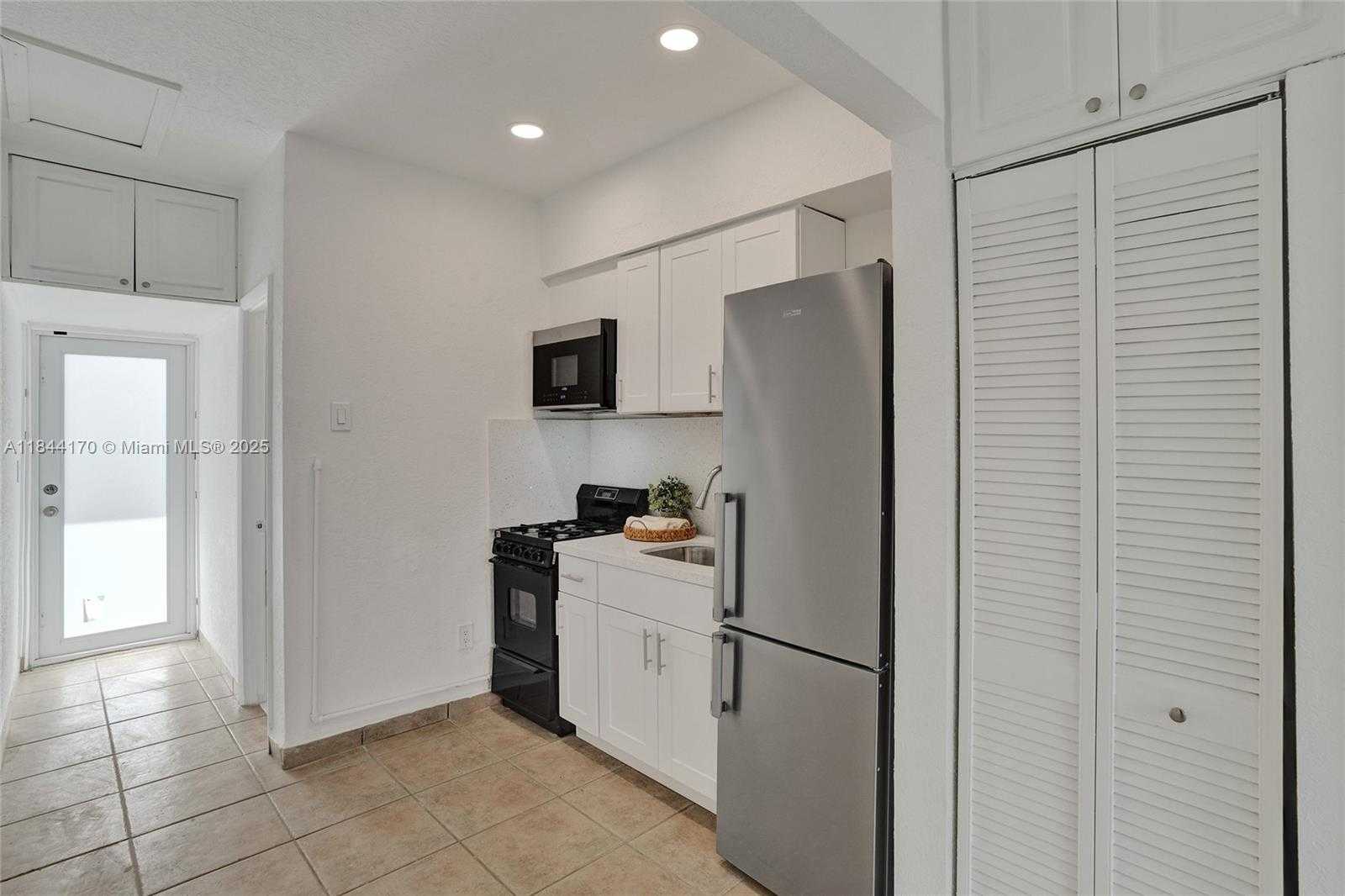 Small Image of 2160 BAY DR #1-2, Miami Beach Number 14