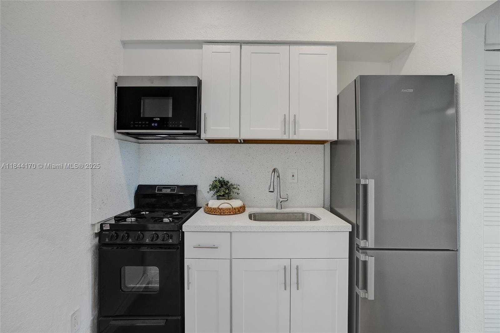 Small Image of 2160 BAY DR #1-2, Miami Beach Number 15