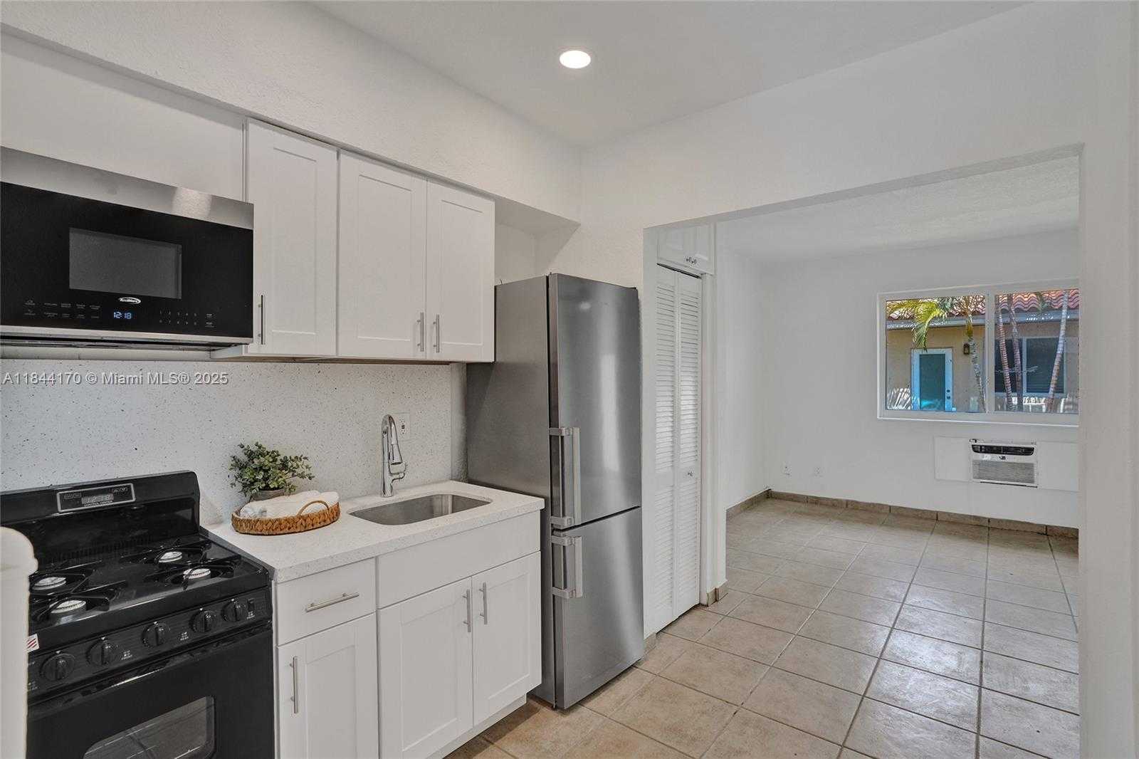 Small Image of 2160 BAY DR #1-2, Miami Beach Number 16