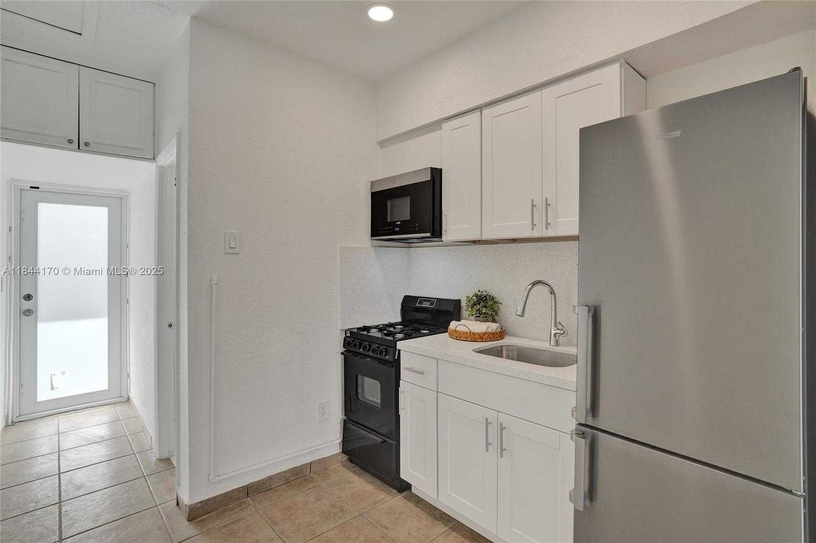Small Image of 2160 BAY DR #1-2, Miami Beach Number 18