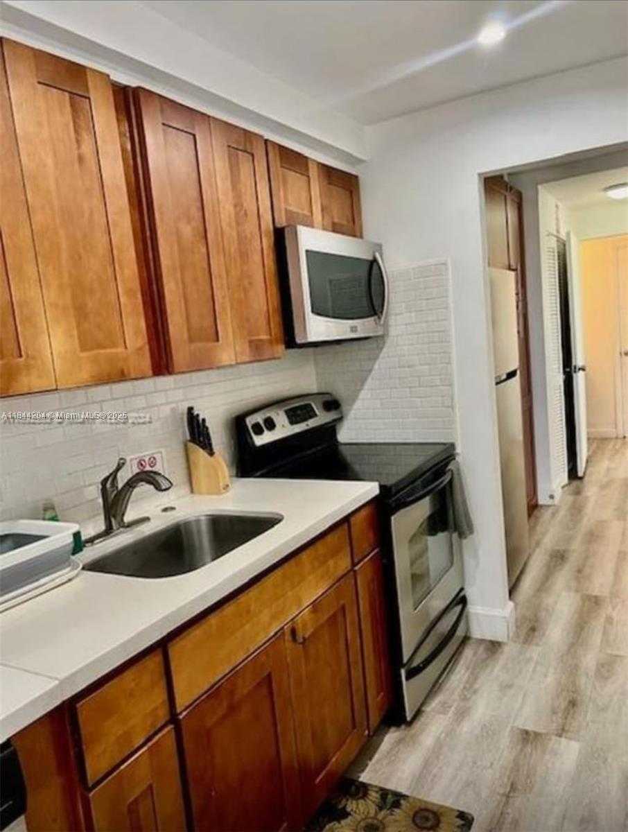 Small Image of 7904 WEST DR #1008, North Bay Village Number 13