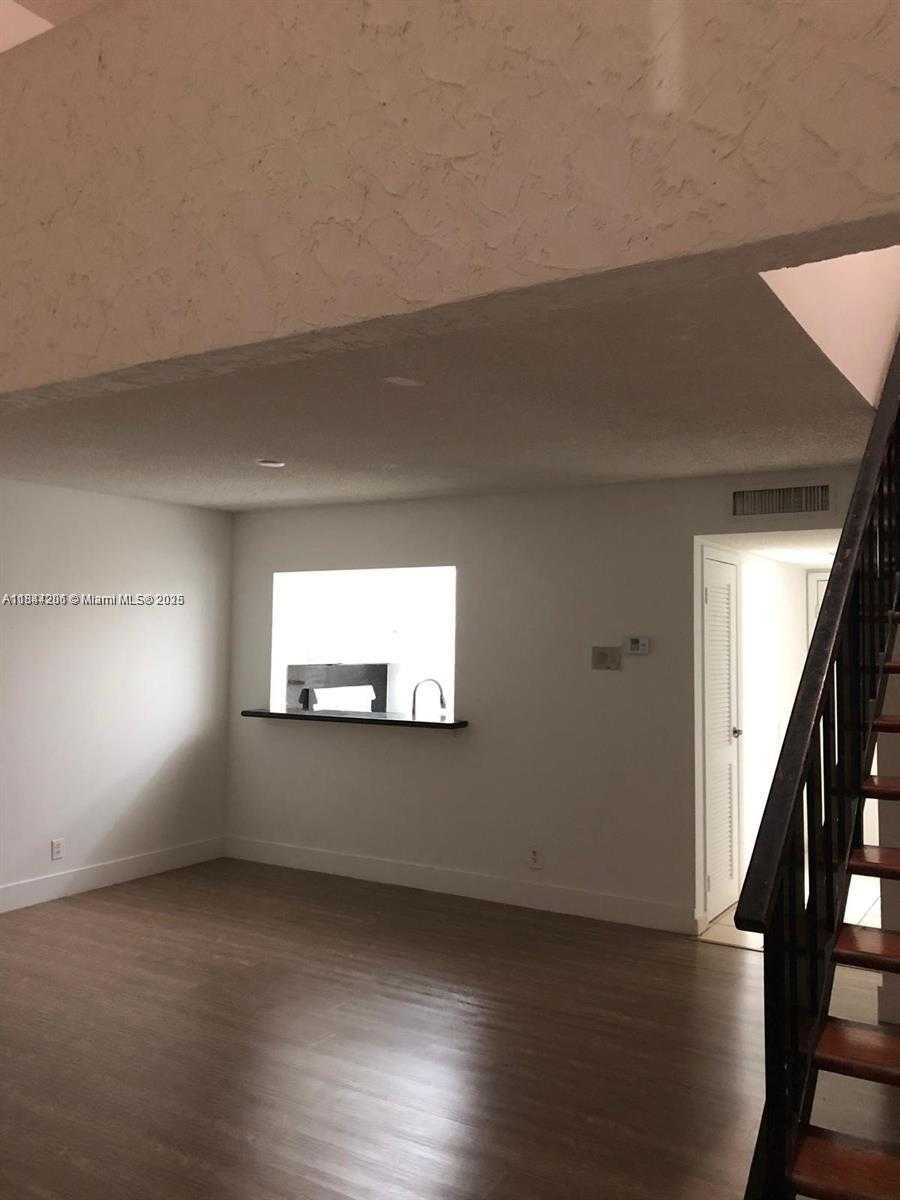 Small Image of 18051 NORTH WEST 68TH AVE #L101, Hialeah Number 3