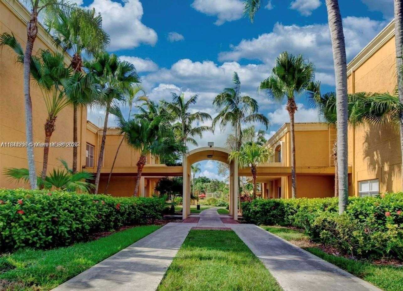 Small Image of 18051 NORTH WEST 68TH AVE #L101, Hialeah Number 4