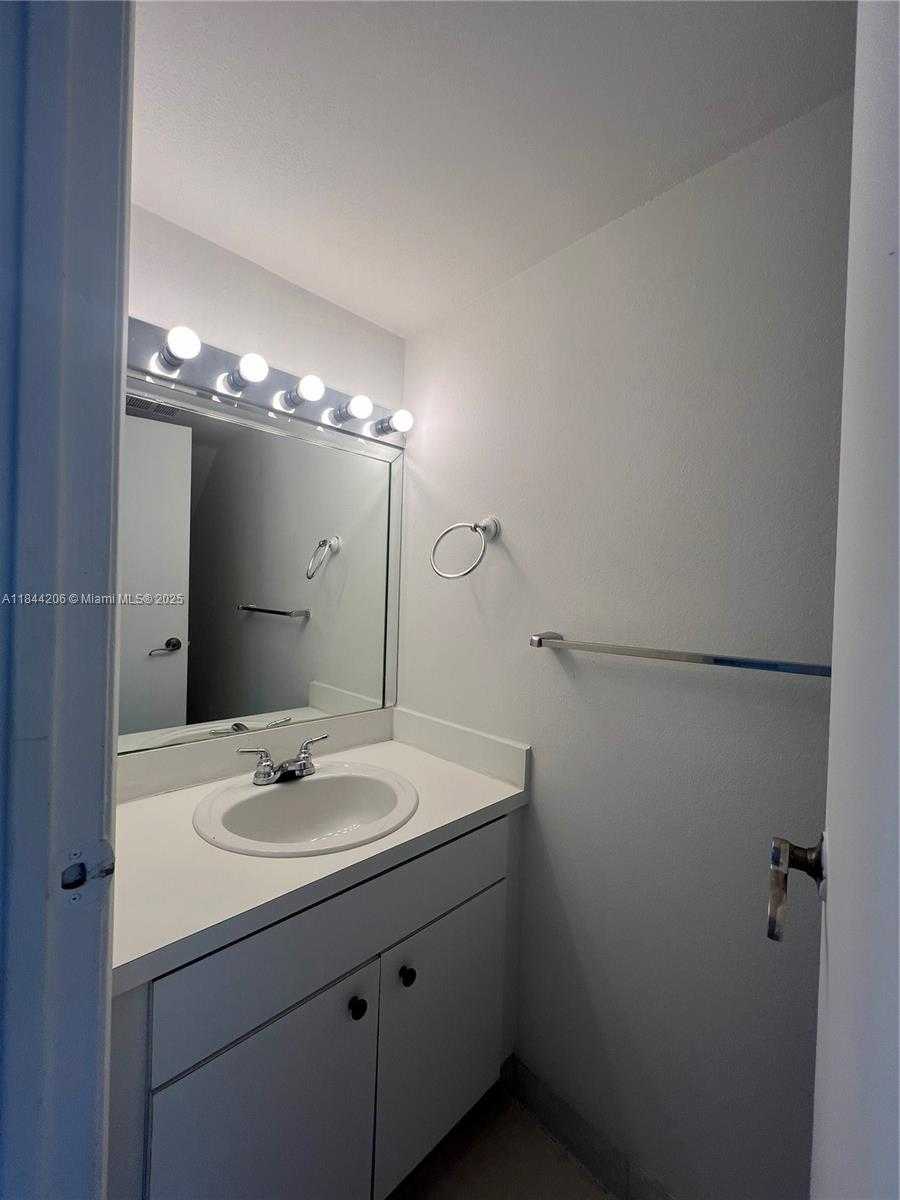 Small Image of 18051 NORTH WEST 68TH AVE #L101, Hialeah Number 6
