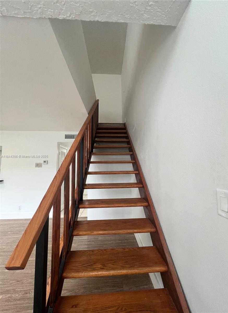 Small Image of 18051 NORTH WEST 68TH AVE #L101, Hialeah Number 7