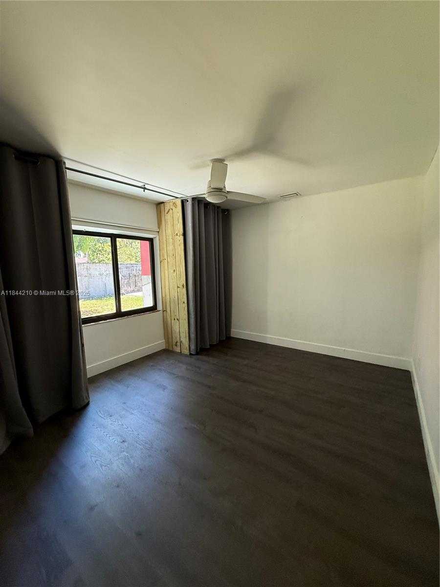 Small Image of 402 SOUTH WEST 33RD AVE, Miami Number 10