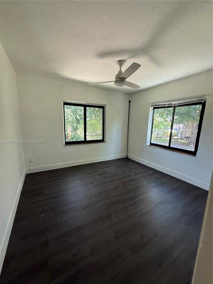 Small Image of 402 SOUTH WEST 33RD AVE, Miami Number 11