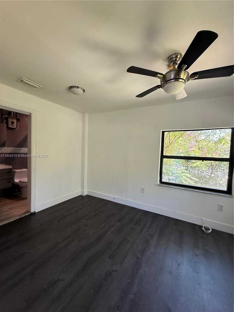 Small Image of 402 SOUTH WEST 33RD AVE, Miami Number 12