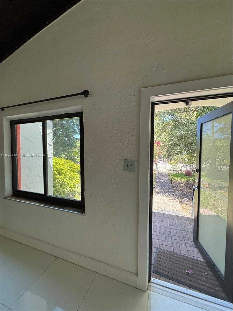 Small Image of 402 SOUTH WEST 33RD AVE, Miami Number 17