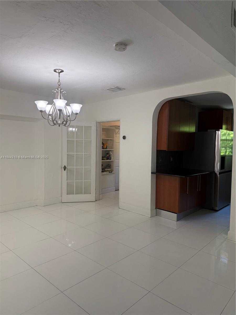 Small Image of 402 SOUTH WEST 33RD AVE, Miami Number 4