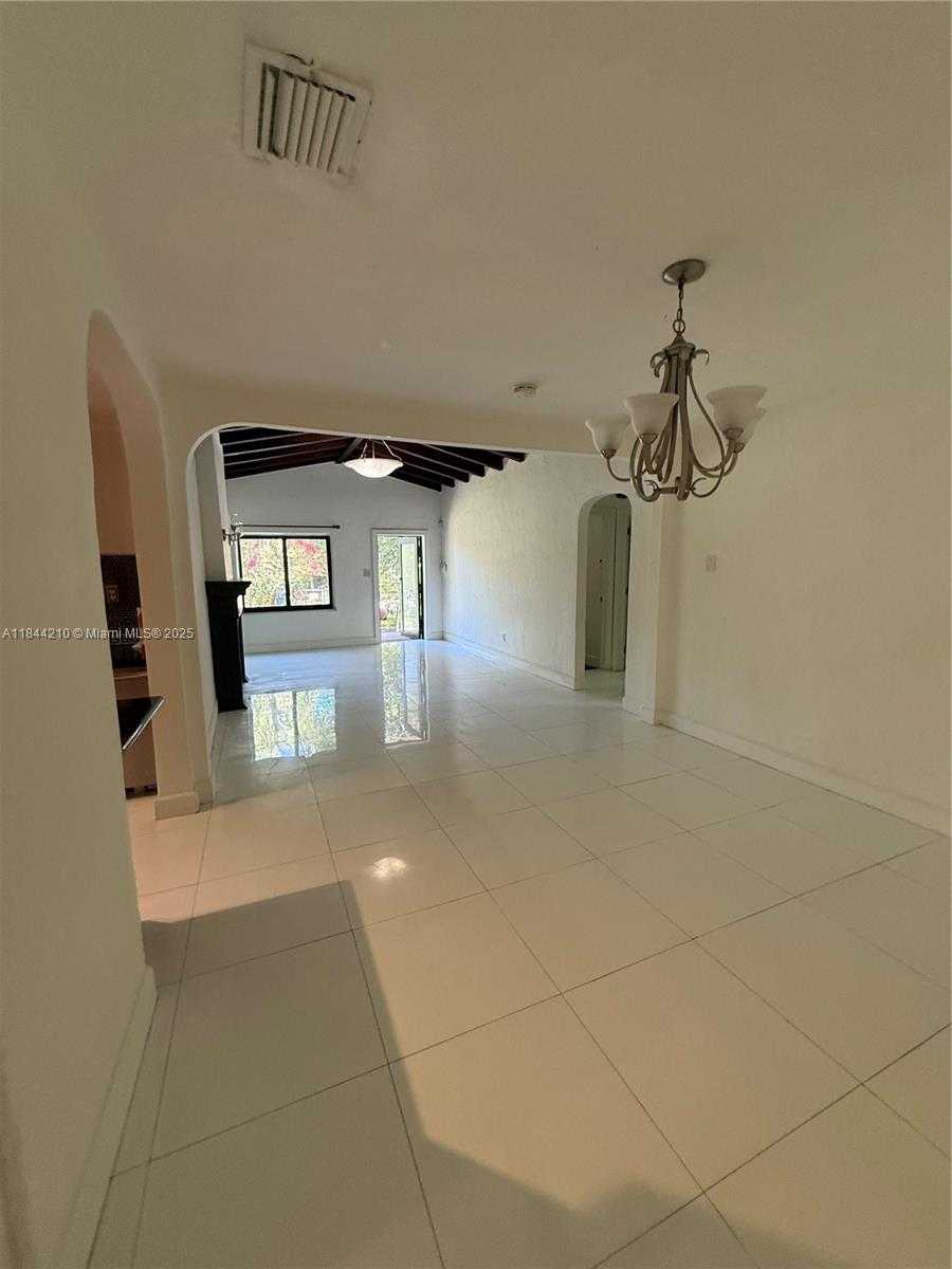 Small Image of 402 SOUTH WEST 33RD AVE, Miami Number 5
