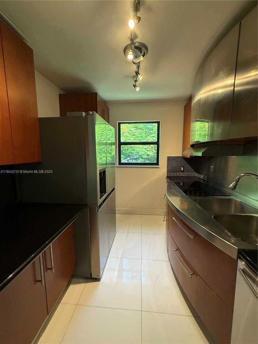 Small Image of 402 SOUTH WEST 33RD AVE, Miami Number 7