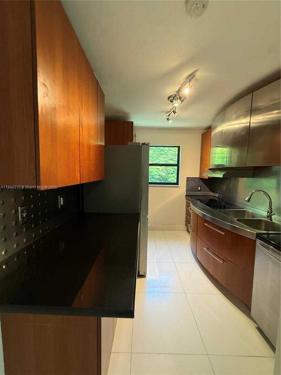Small Image of 402 SOUTH WEST 33RD AVE, Miami Number 8