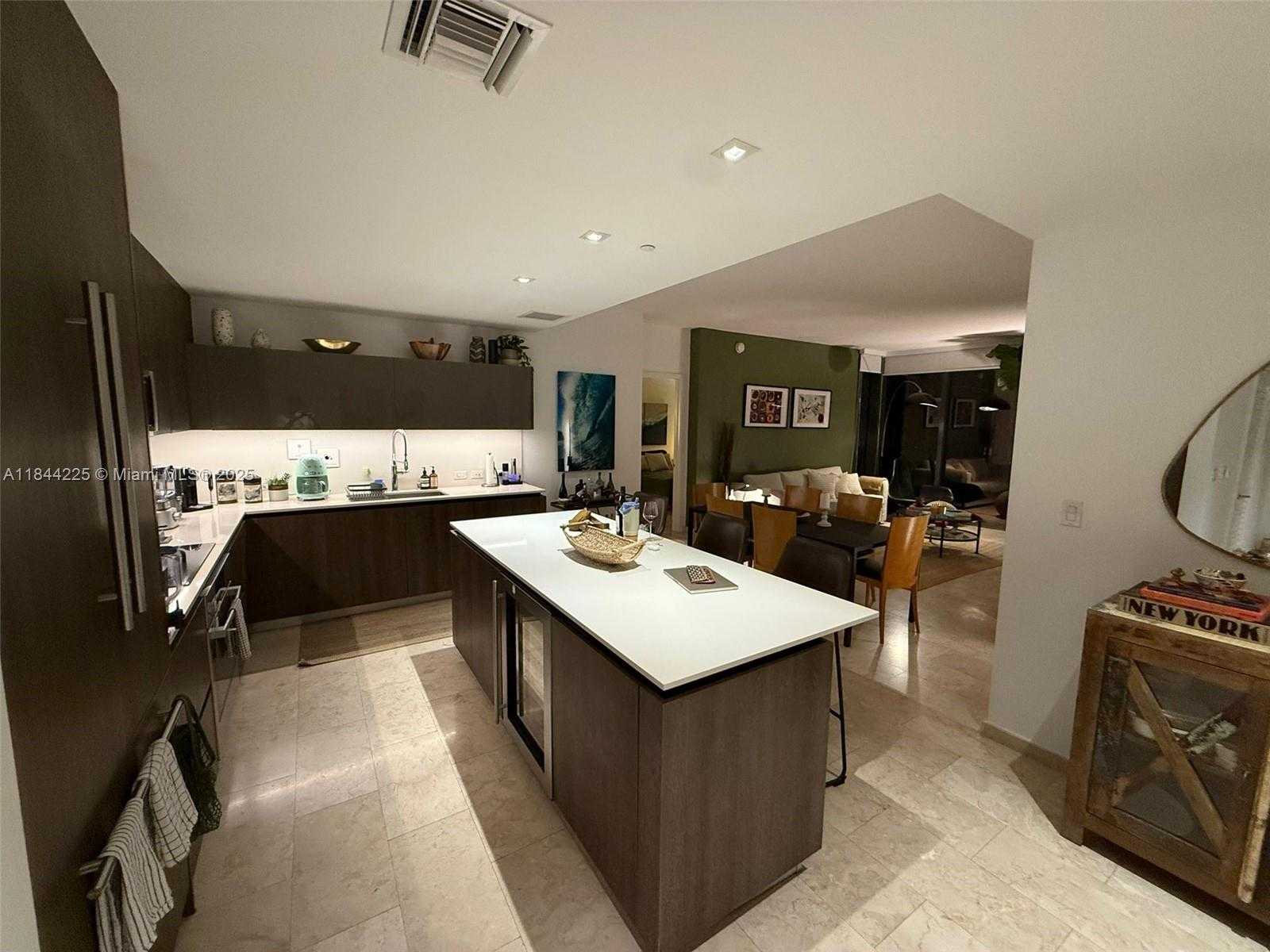 Small Image of 68 SOUTH EAST 6TH ST #1809, Miami Number 4