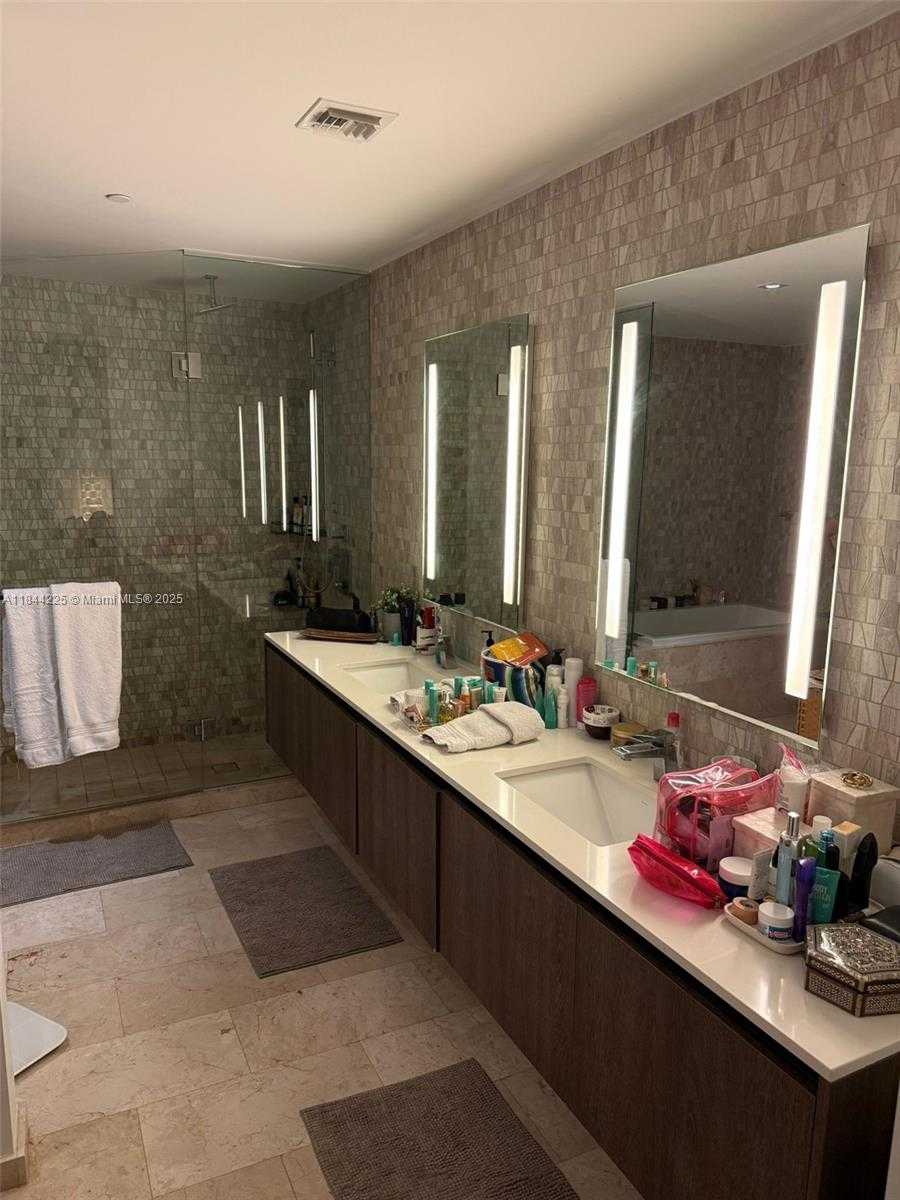 Small Image of 68 SOUTH EAST 6TH ST #1809, Miami Number 7