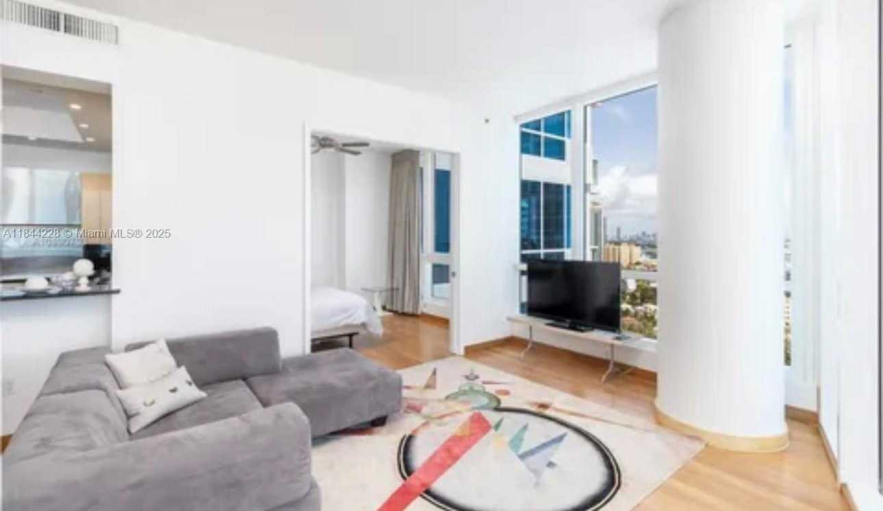 Small Image of 100 SOUTH POINTE DR #1709, Miami Beach Number 11