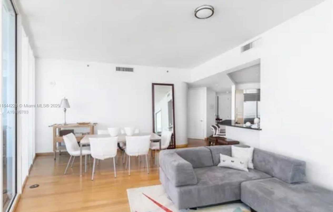 Small Image of 100 SOUTH POINTE DR #1709, Miami Beach Number 12