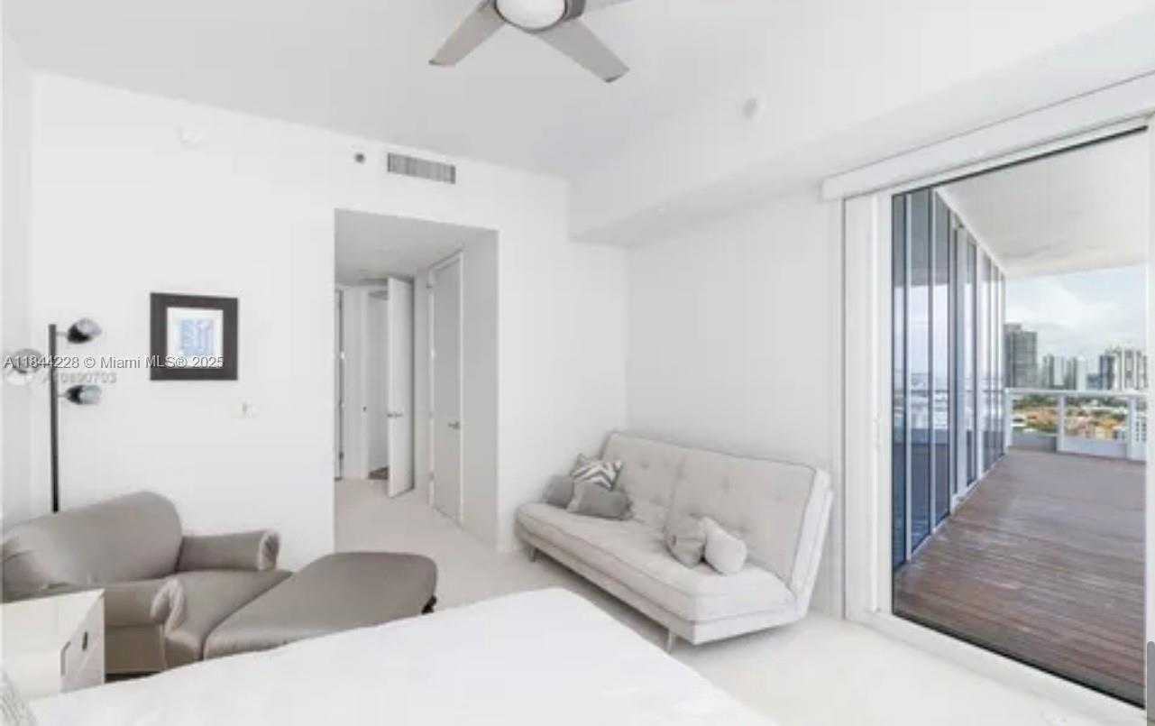 Small Image of 100 SOUTH POINTE DR #1709, Miami Beach Number 13