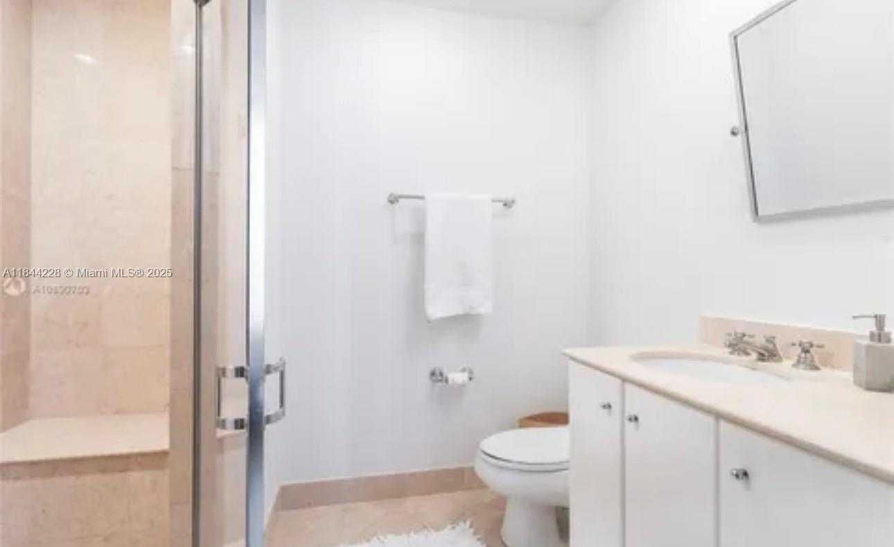 Small Image of 100 SOUTH POINTE DR #1709, Miami Beach Number 18
