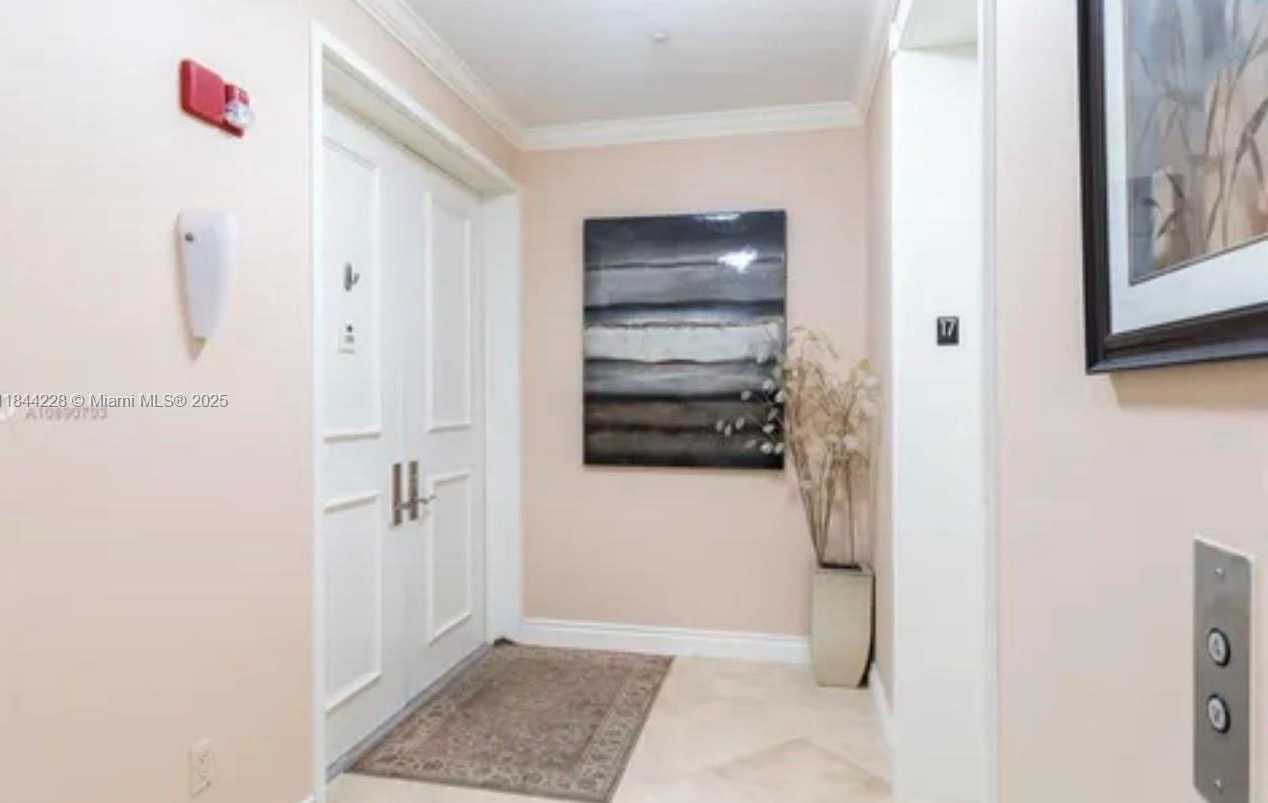 Small Image of 100 SOUTH POINTE DR #1709, Miami Beach Number 2